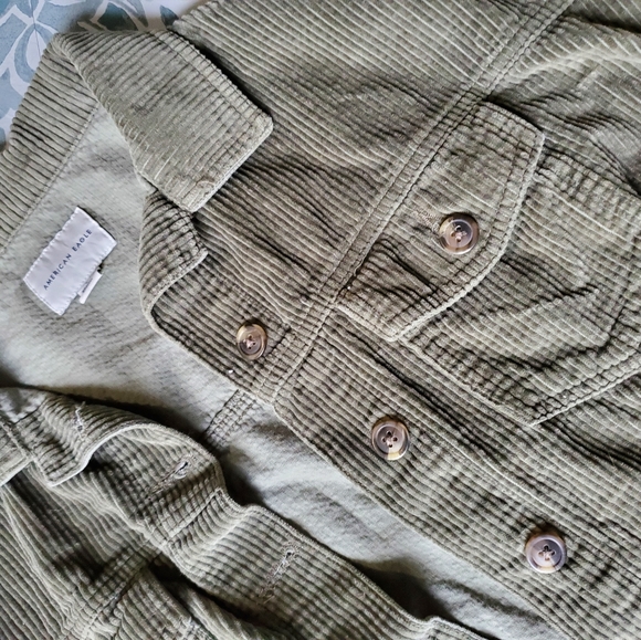 Cropped Shirt - Picture 2 of 3